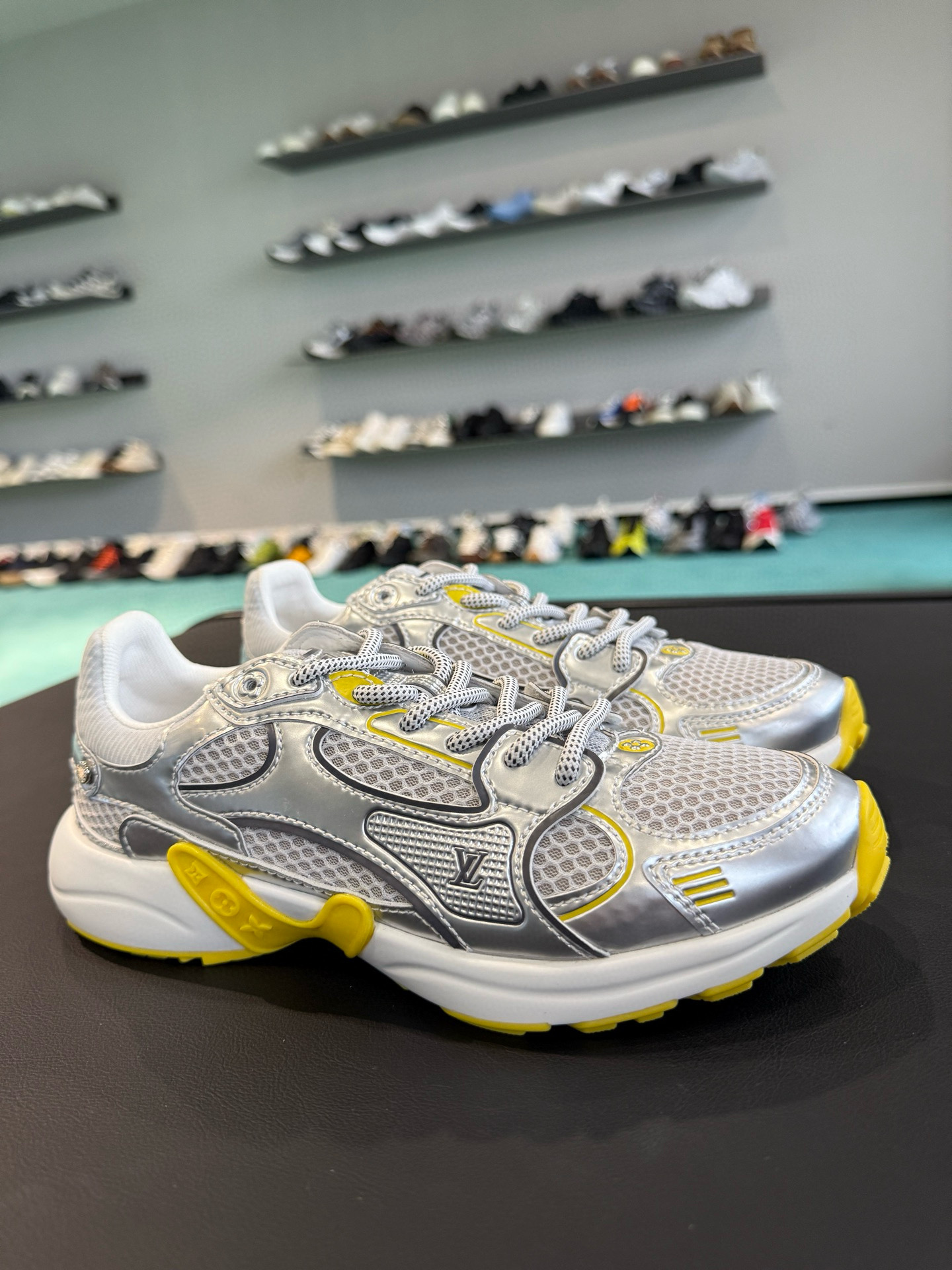 루이비통 남녀공용 신발 운동화 스니커즈