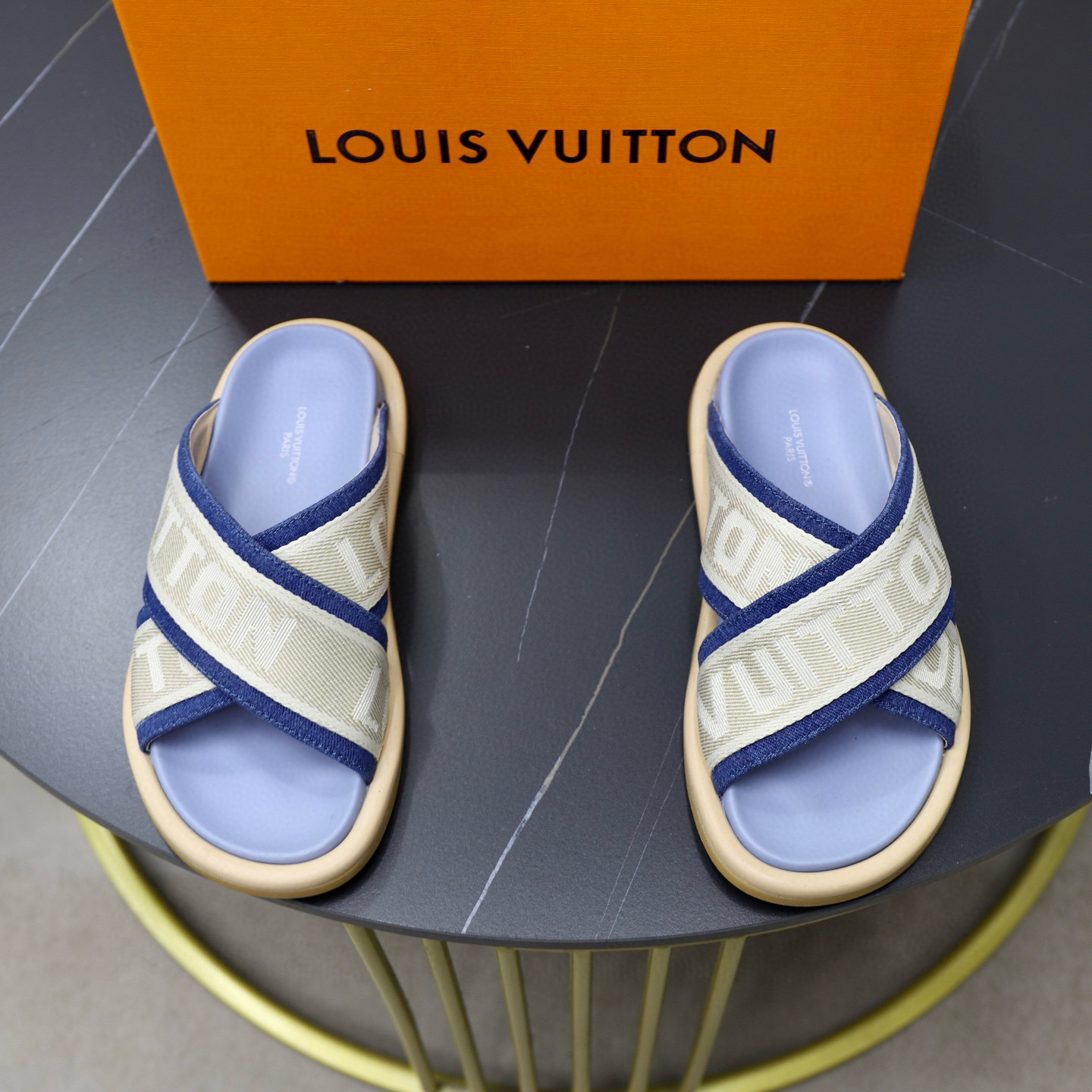 루이비통 남녀공용 슬리퍼