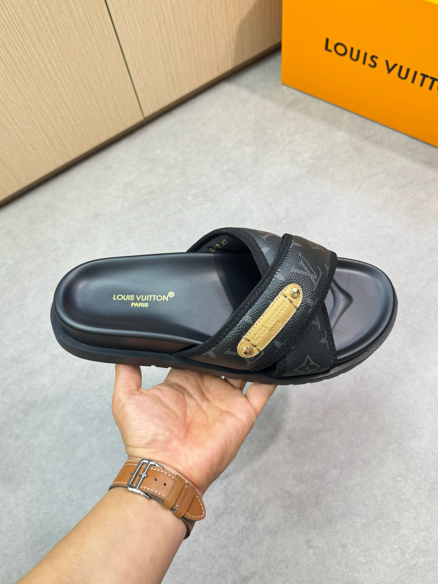 루이비통 남자 슬리퍼