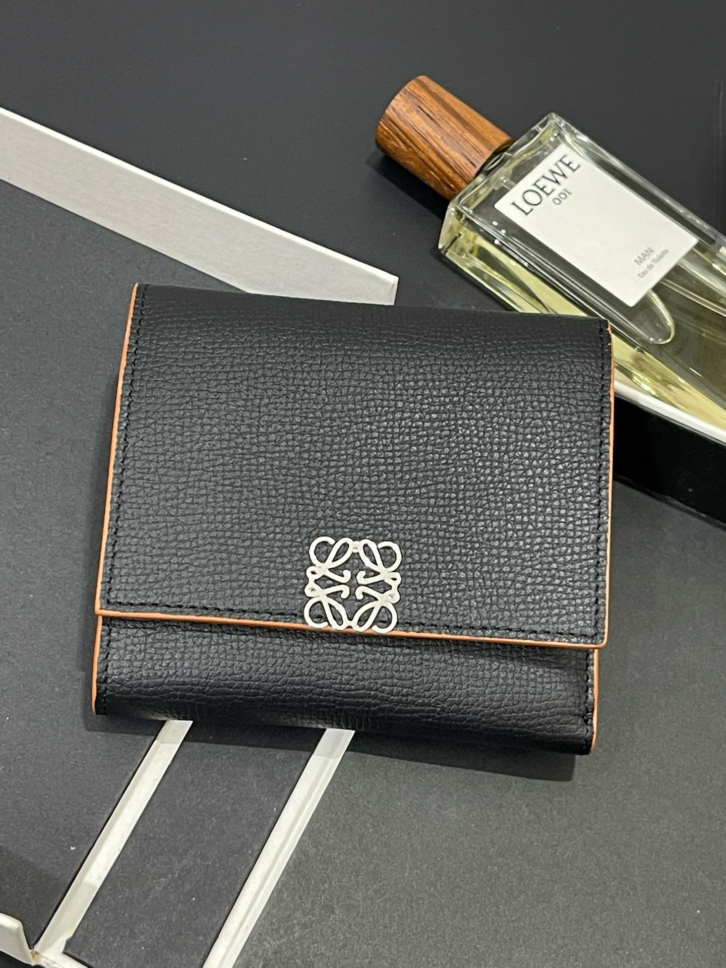 로에베 여자 반지갑