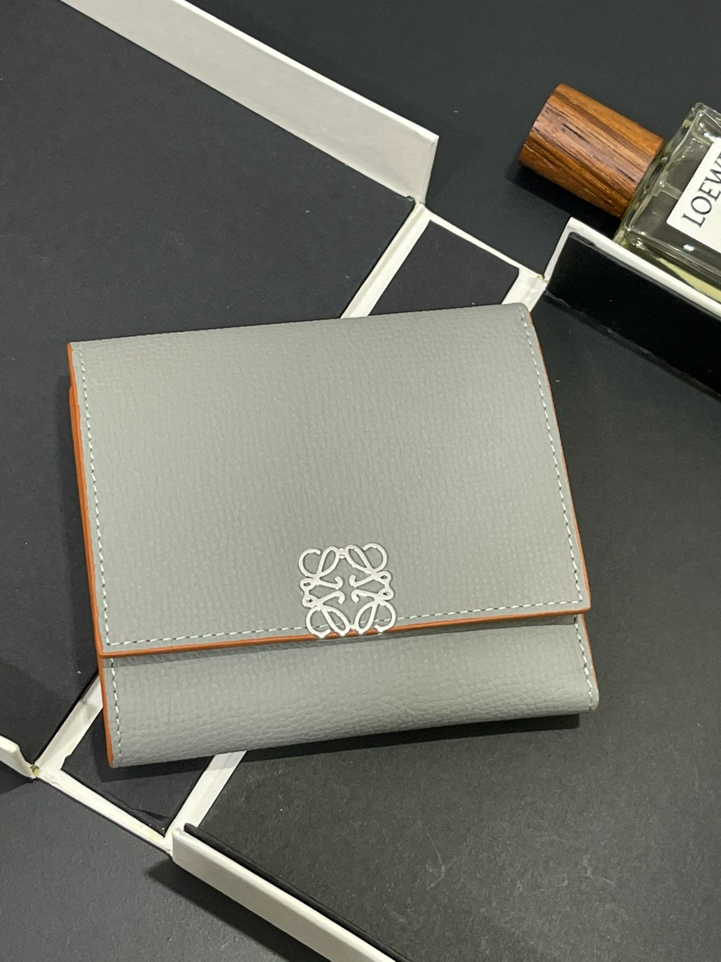 로에베 여자 반지갑