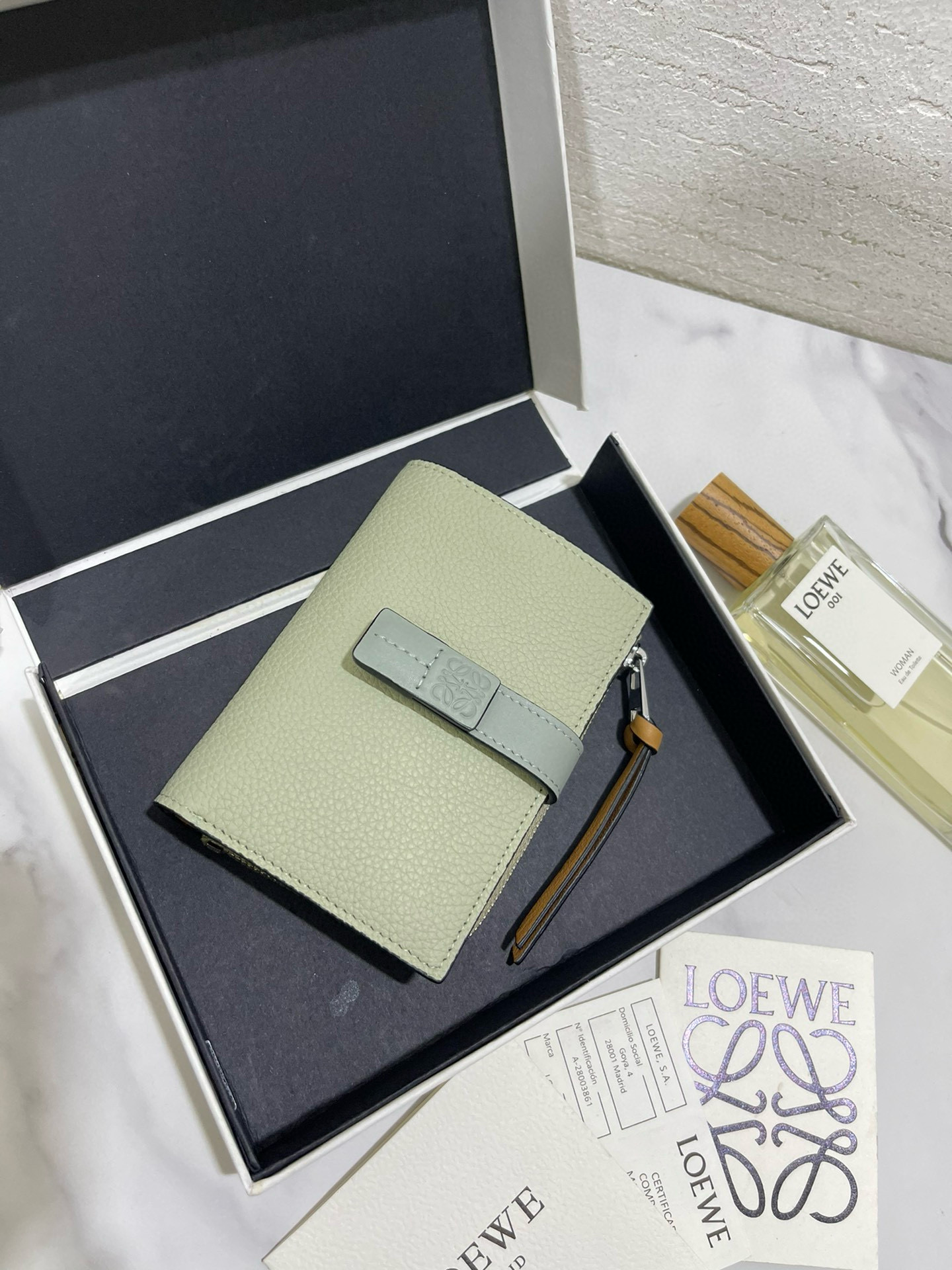 로에베 여자 반지갑