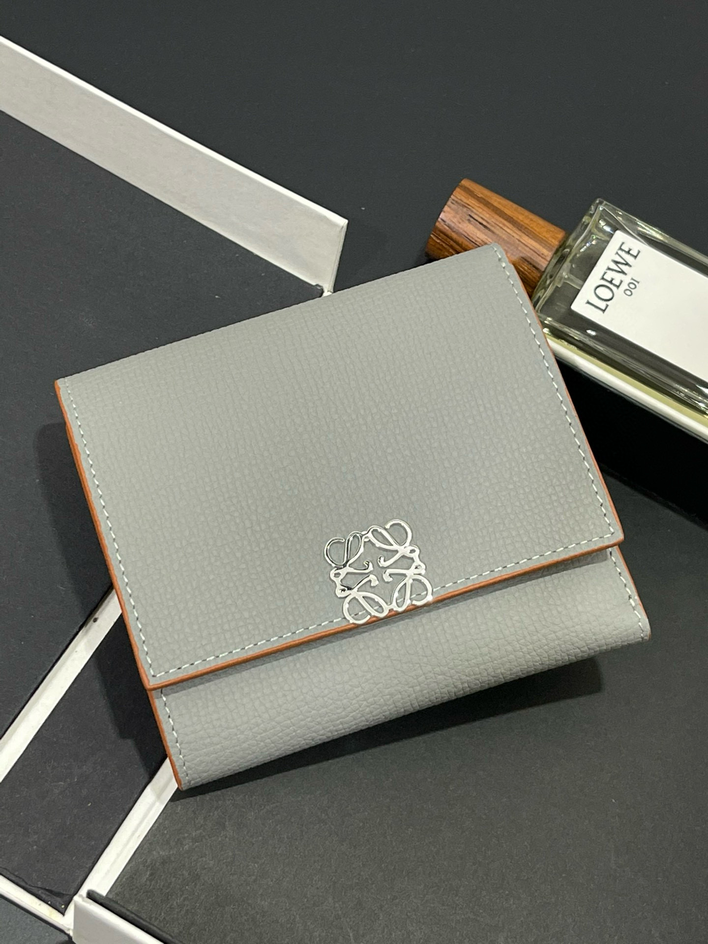 로에베 여자 반지갑