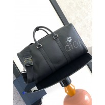 디올 여행가방