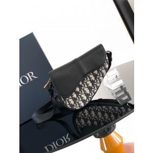 디올 남자가방