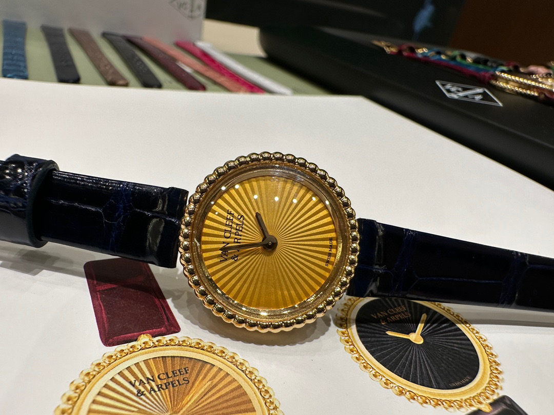 반클리프앤아펠 미러급 여자시계