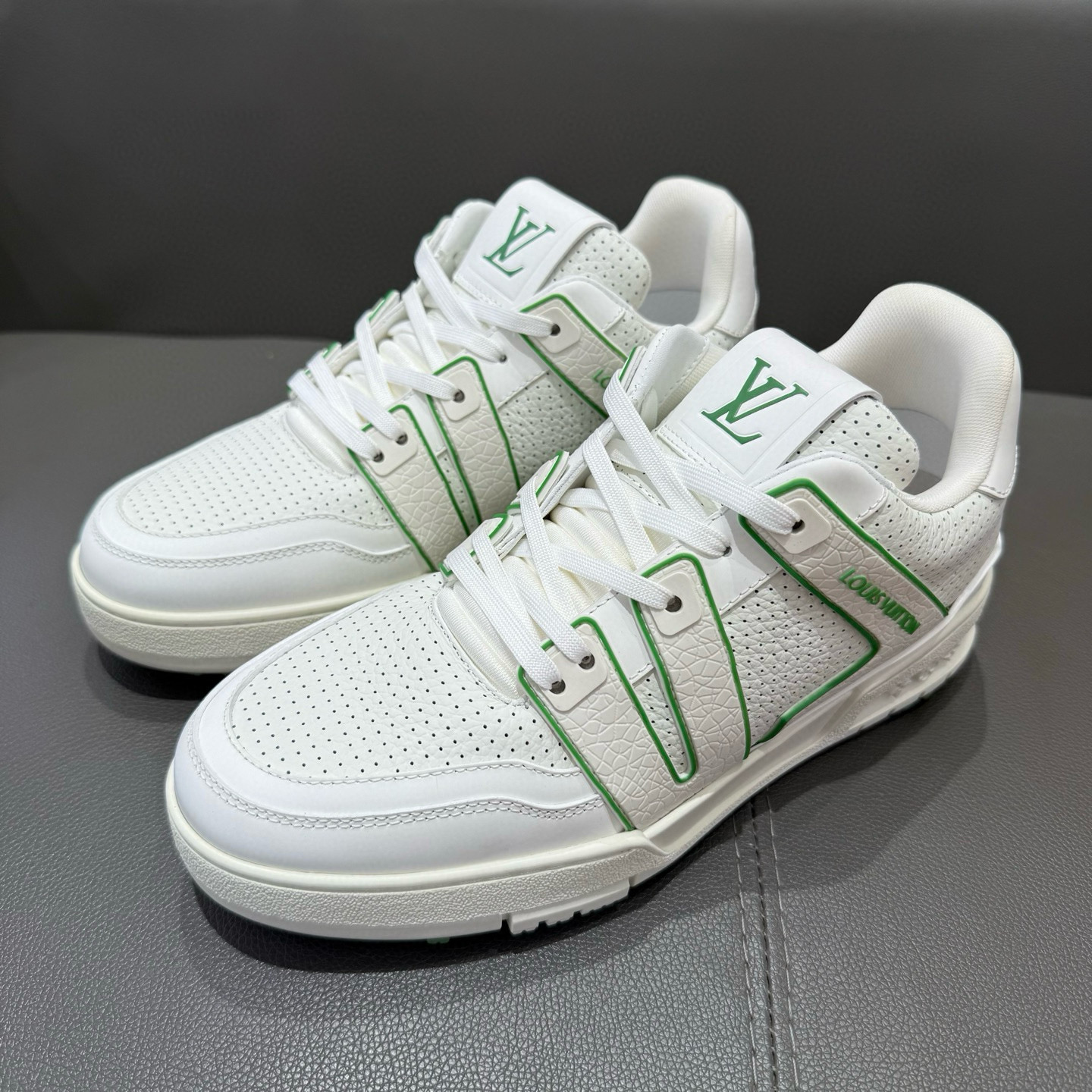 루이비통 트레이너 남자 신발 운동화 스니커즈