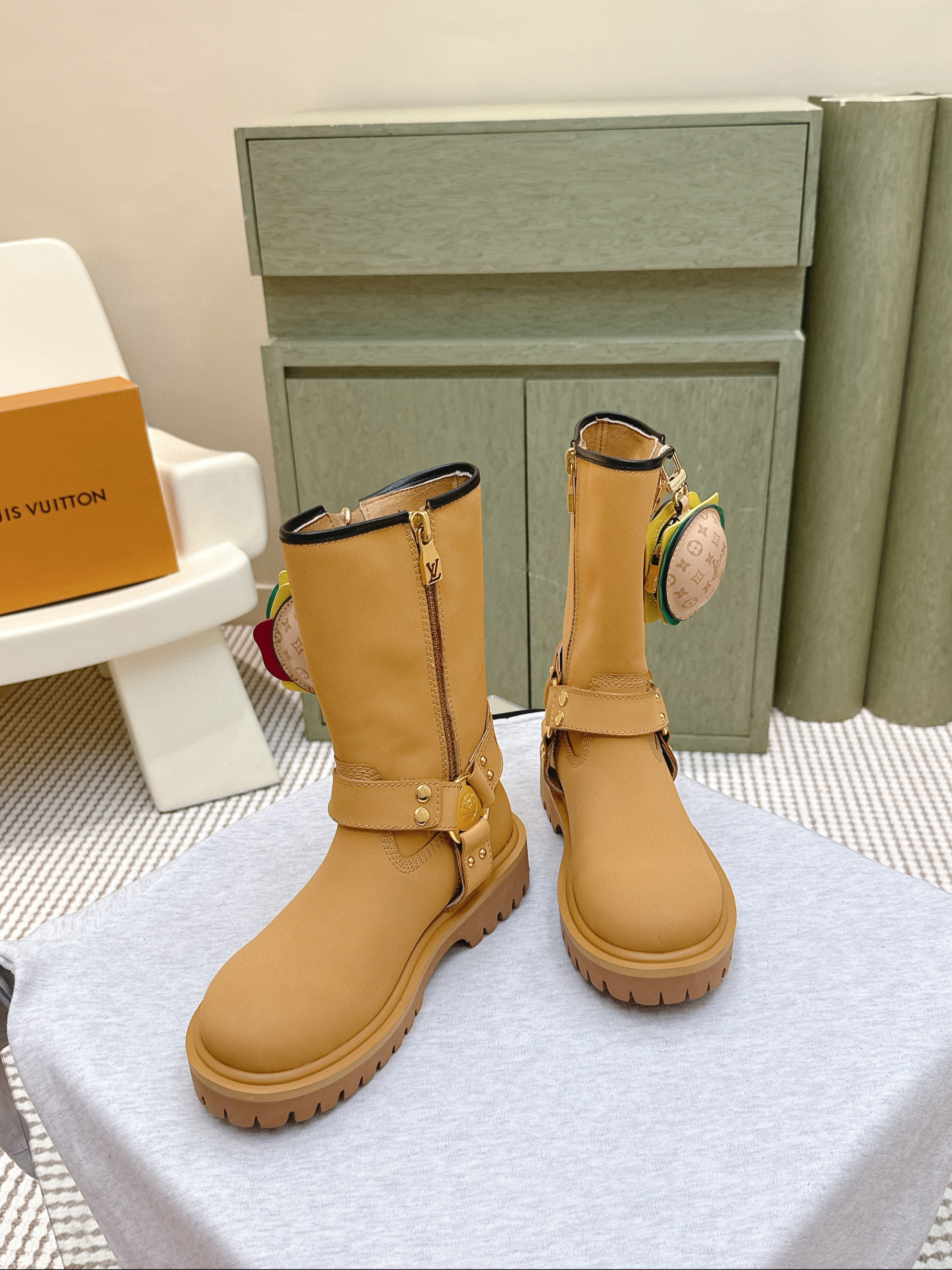 루이비통 4CM 남여공용 부츠