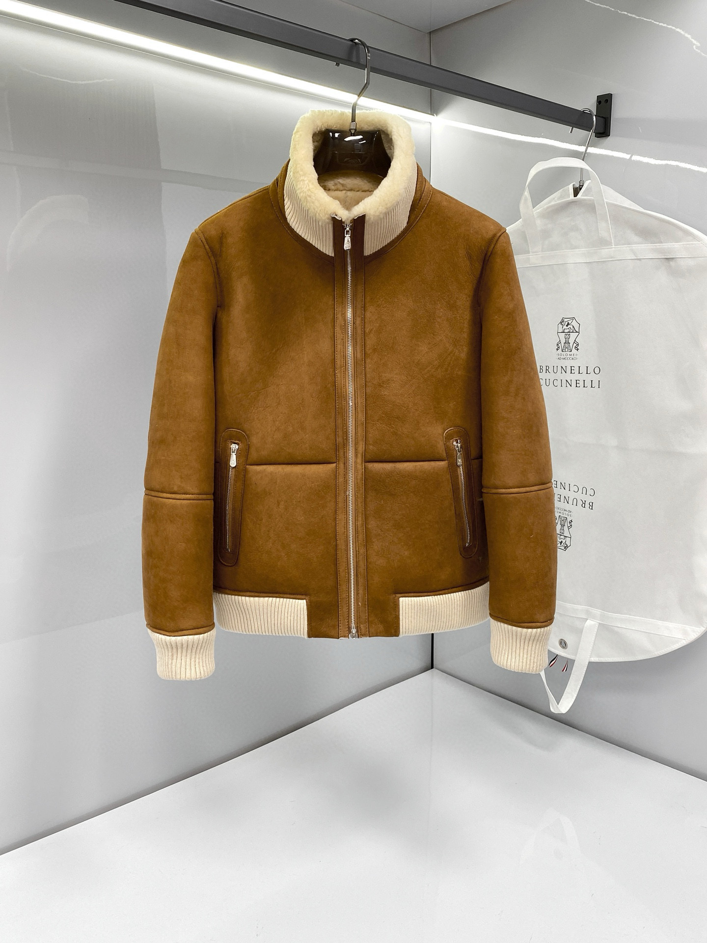 브루넬로 쿠치넬리 양가죽 양모 자켓