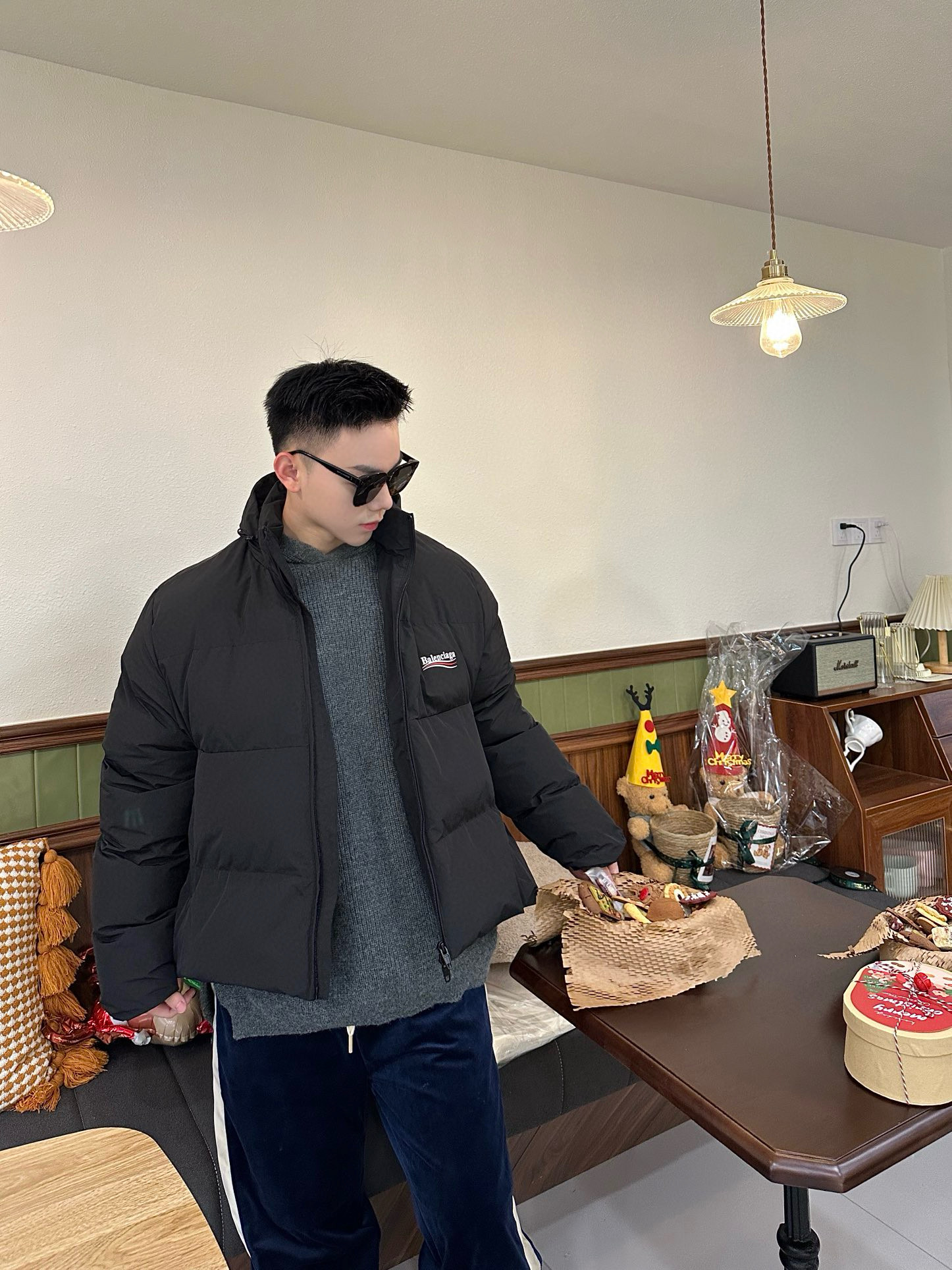 발렌시아가 남녀공용 패딩