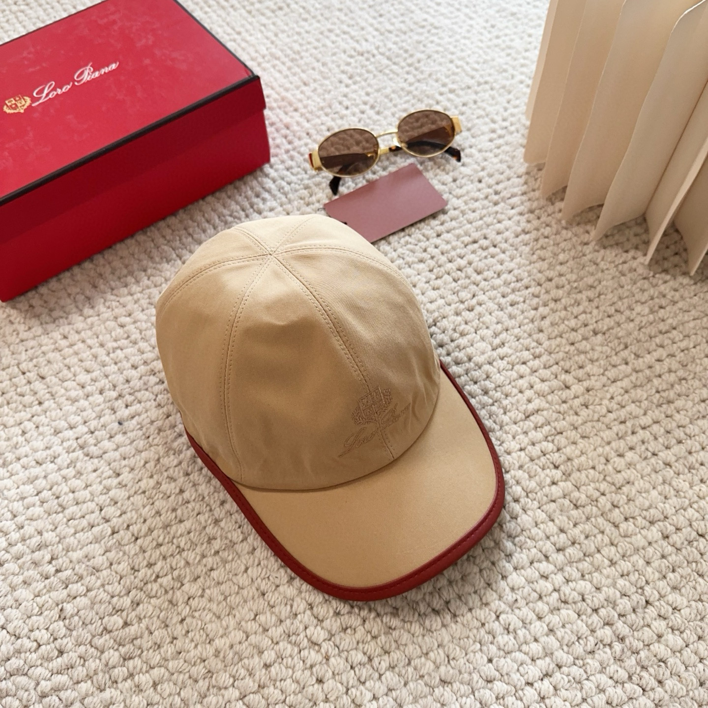 로로피아나 모자