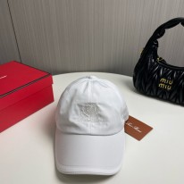 로로피아나 모자